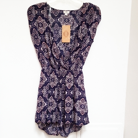 Mason & Belle Geo Print Keyhole Back Romper - Picture 3 of 10